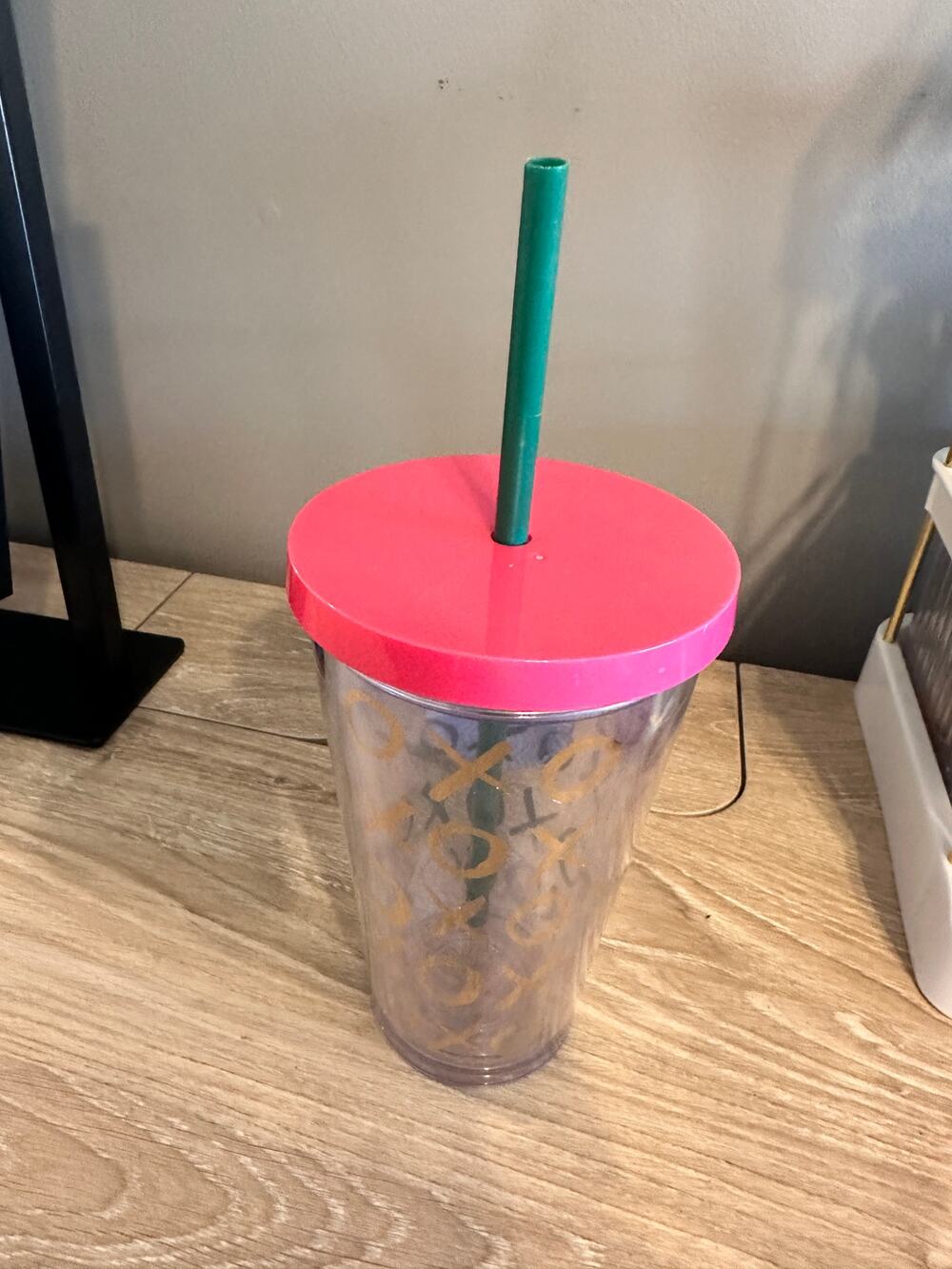 Starbucks 2014 16 oz "Hugs and Kisses" (XO) cold acrylic tumbler